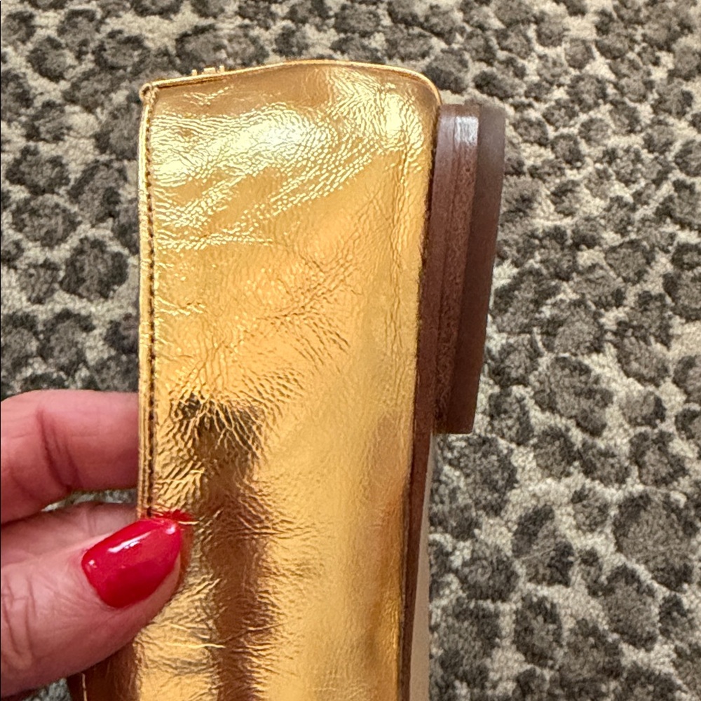 Sam Edelman Gold MICHAELA MARY JANE FLAT
Medallion Gold Leather womens size 9! - Picture 9 of 15